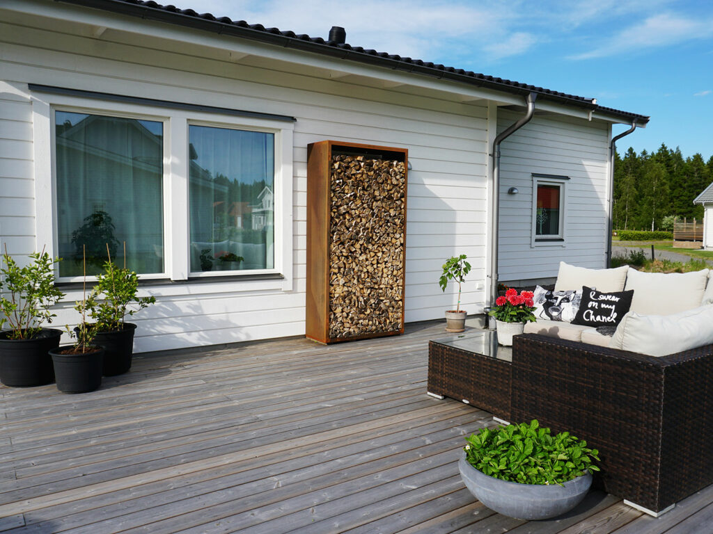 Vedförvaring i corten, modell Vertikal