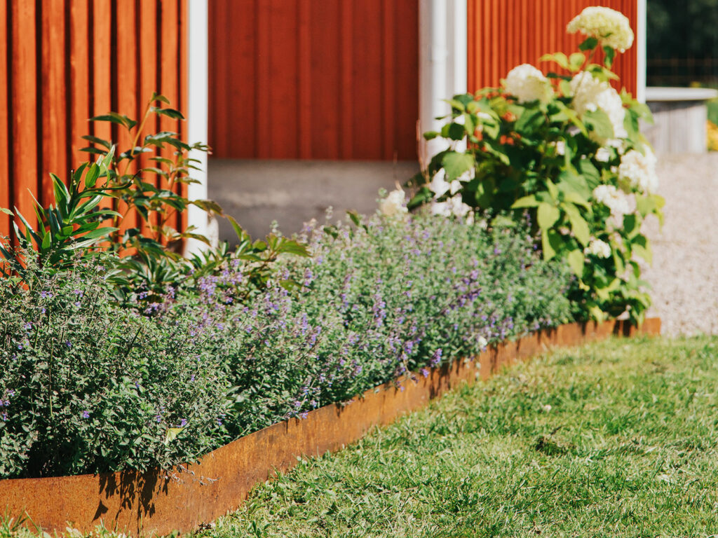 Rabattkant i corten, modell Fals
