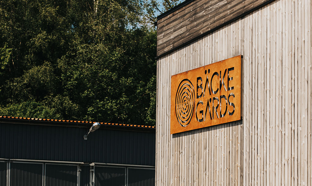 Fasadskylt i cortenstål