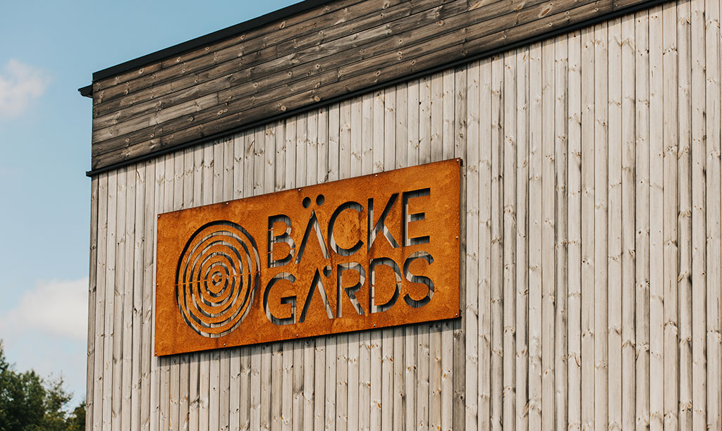 Fasadskylt i cortenstål