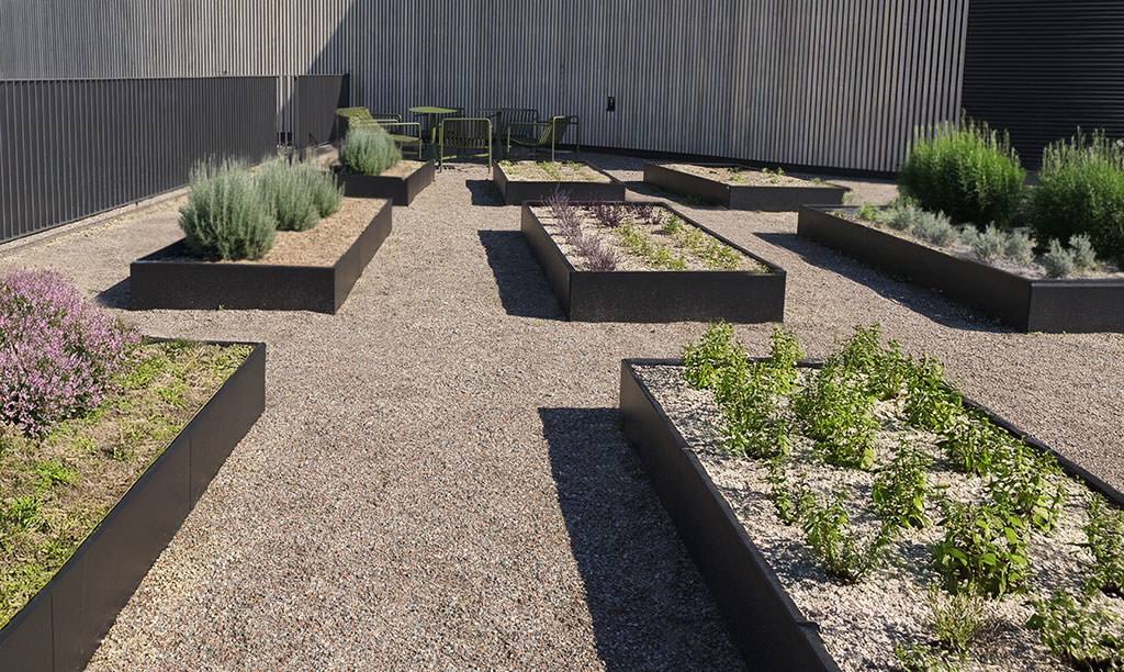 Skräddarsytt - Odlingslådor i svart lackerat utförande