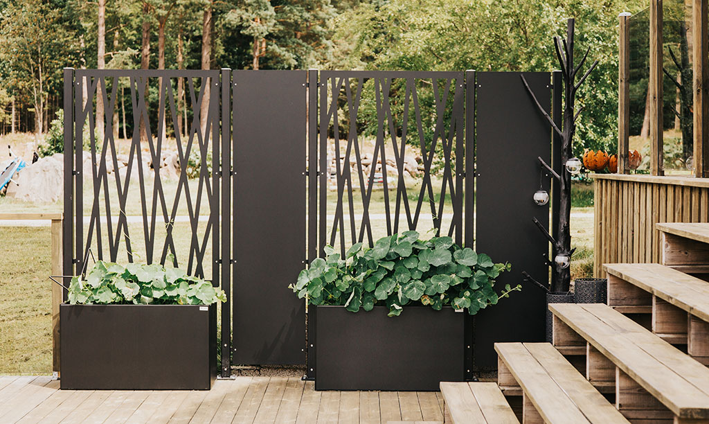 Planteringskärl och avskärmare i anpassade mått