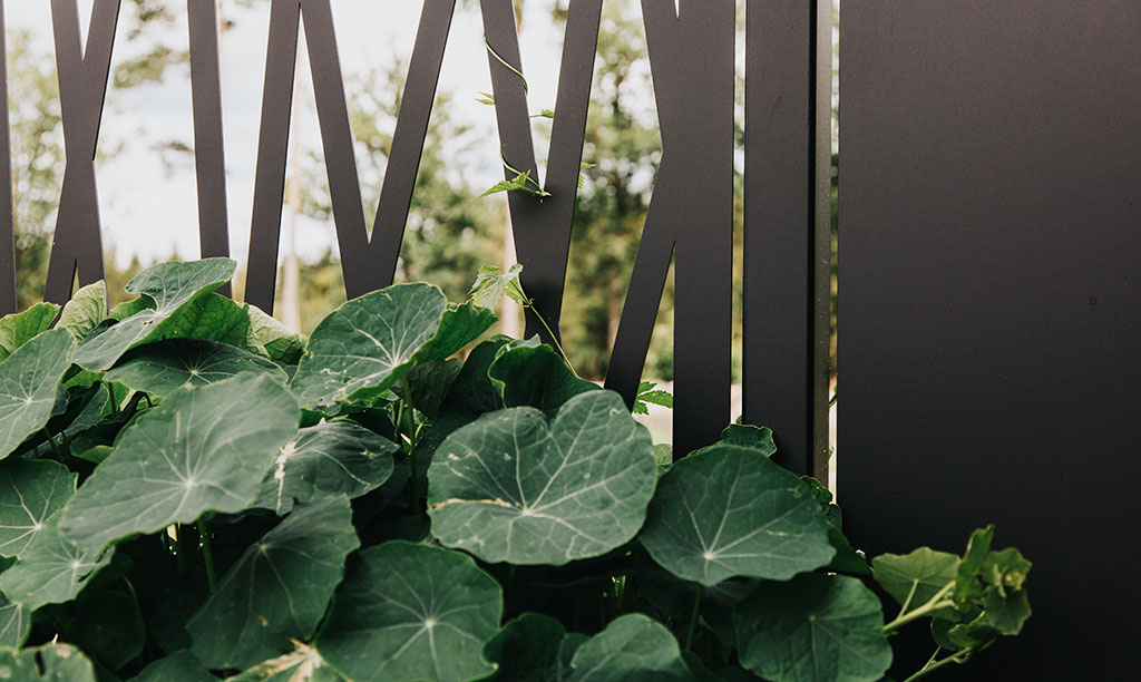 Planteringskärl och avskärmare i anpassade mått