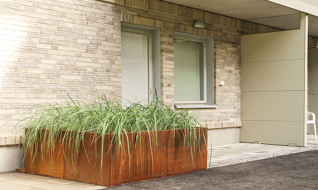 Modulbaserade odlingslådor och kantstöd i corten