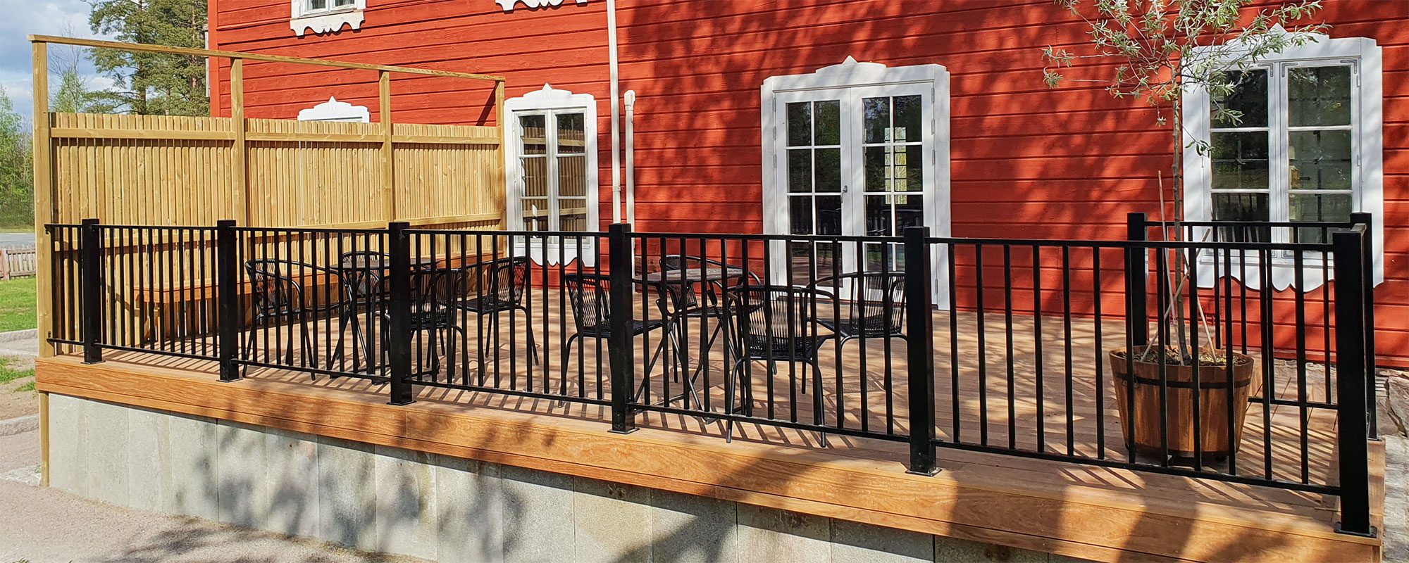 Staket Fagerhult i svartlackerad aluminium